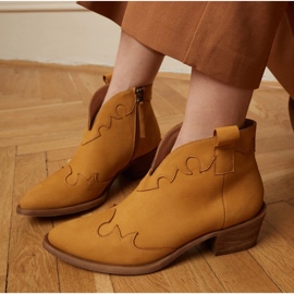 Marco Shoes Ungefütterte Stiefel mit Wildleder und gewellten Einsätzen braun gelb 1