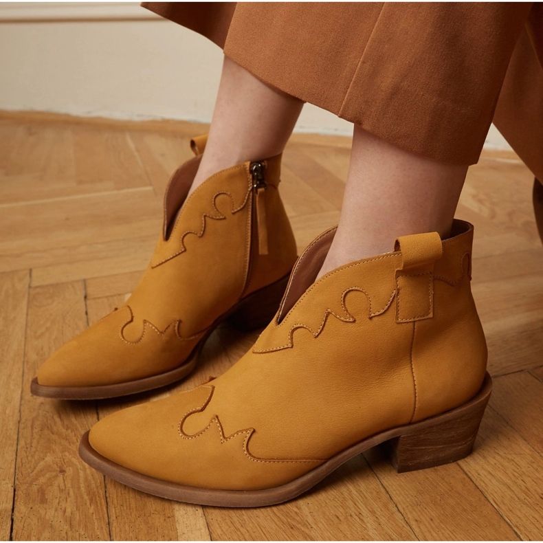 Marco Shoes Ungefütterte Stiefel mit Wildleder und gewellten Einsätzen braun gelb 1