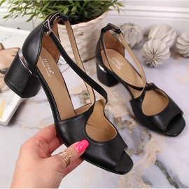 Damensandalen aus schwarzem Leder mit hohen Absätzen von Juma 1