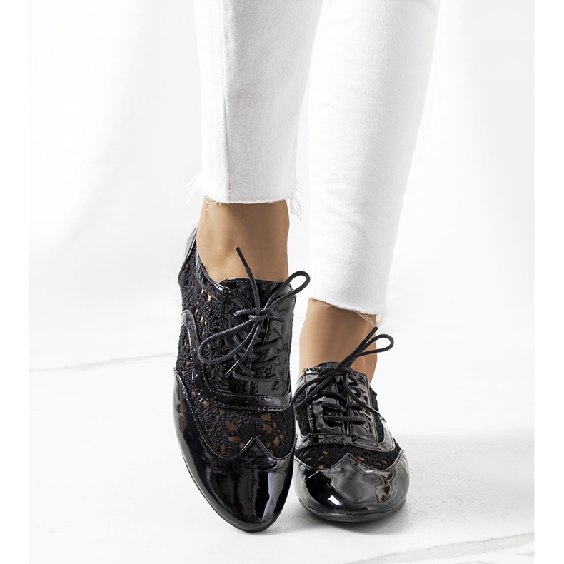 Schwarz lackierte Schuhe von Brett 1