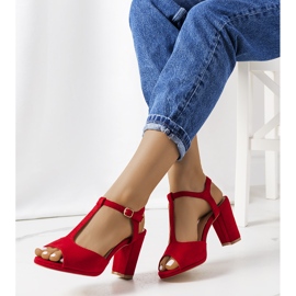 Rote Pumps an der Harvey-Post 1