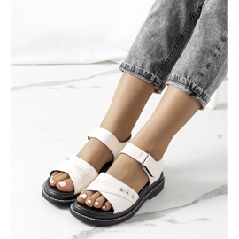 Weiße Sandalen auf der Meis-Plattform beige ecru 1