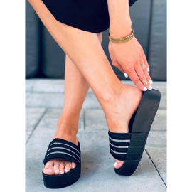 Leah Schwarze Flip-Flops mit hohen Sohlen 1