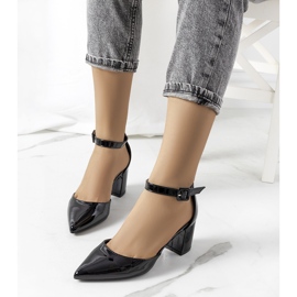 Schwarz lackierte Mubin Pumps 1