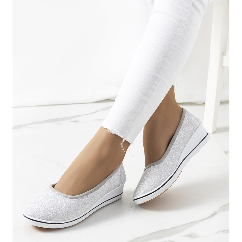 Silberne Turnschuhe mit Keilabsatz von Friis silber- 1