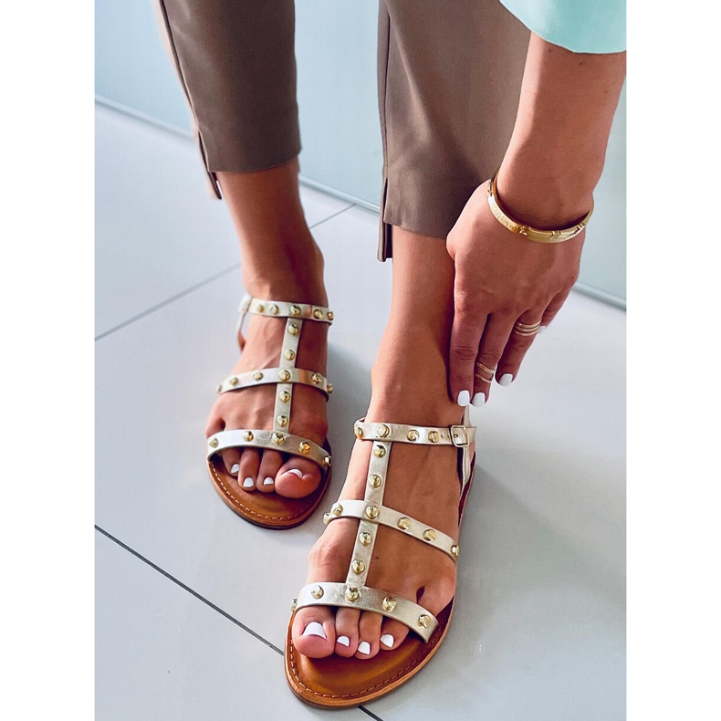 Sandalen mit Nieten in Neha Gold golden 1