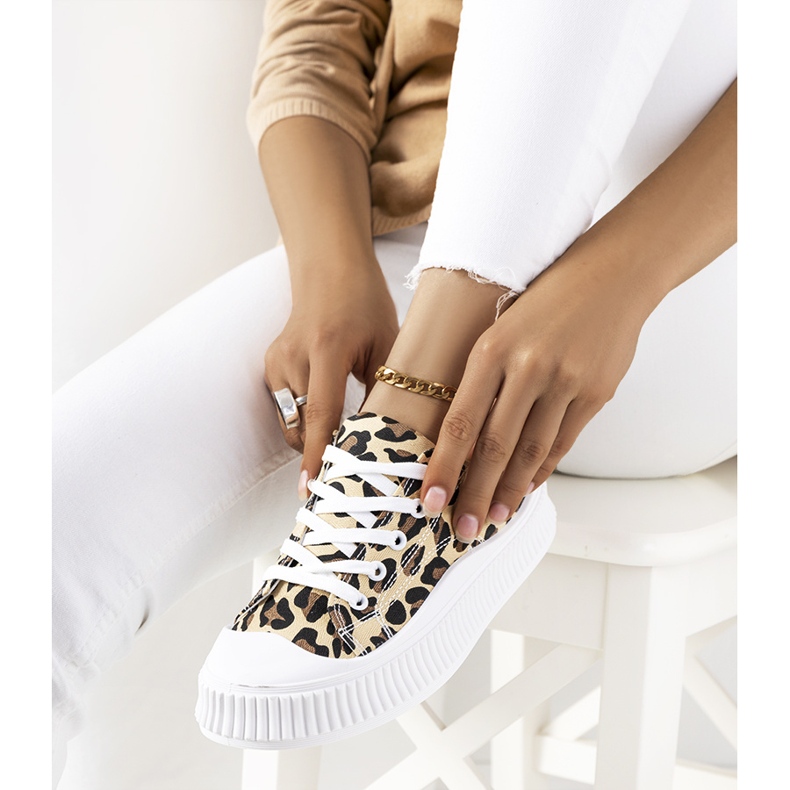 Beige Turnschuhe auf der Chovka-Plattform braun schwarz 1