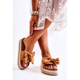 PG1 Damenhausschuhe auf massiver Plattform mit kamelfarbener Macardi-Schleife braun 2