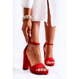 PG1 Klassische Wildledersandalen auf einem roten Aveira-Pfosten 1