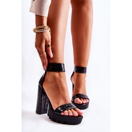 Modische Sandalen auf einer massiven Bar Black Elisen schwarz 1