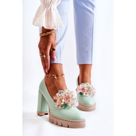 PA2 Elegante Pumps mit glattem grünem Caterine-Ornament 1