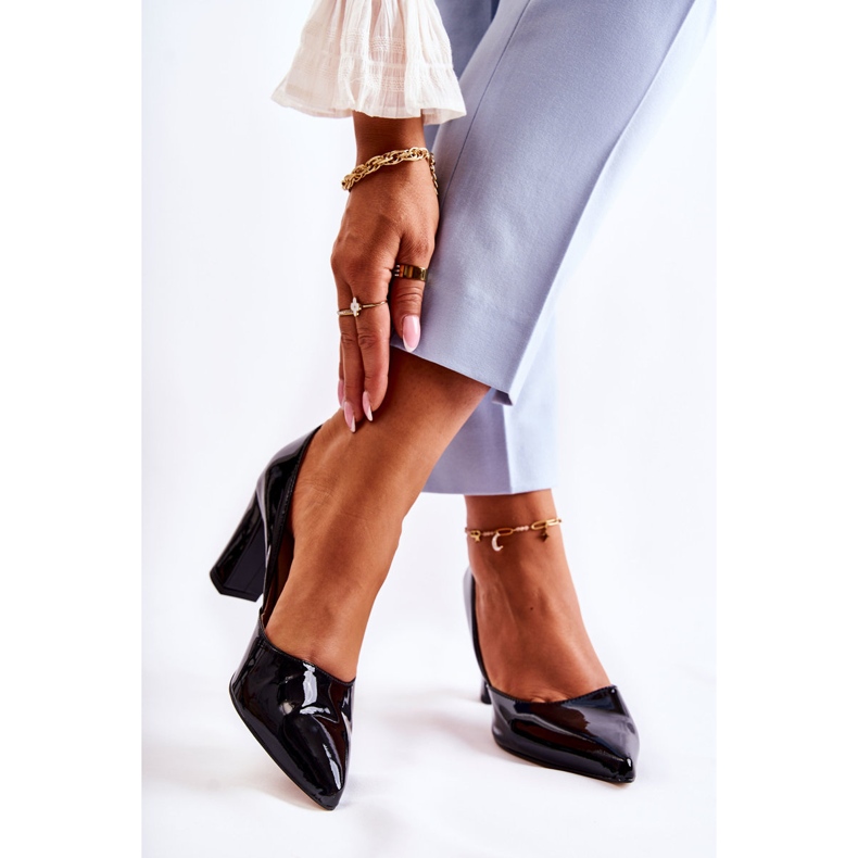 Modische Lackpumps auf einer Bar Black Emotion schwarz 1