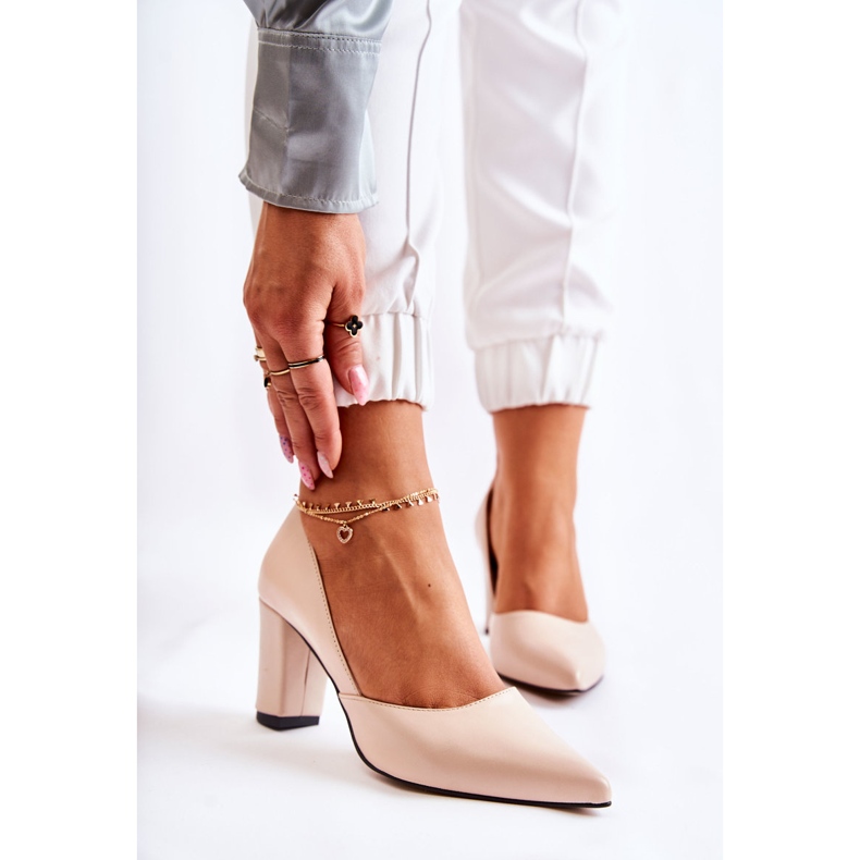 PA2 Modische Lederpumps On A Bar Beige Emotion 1