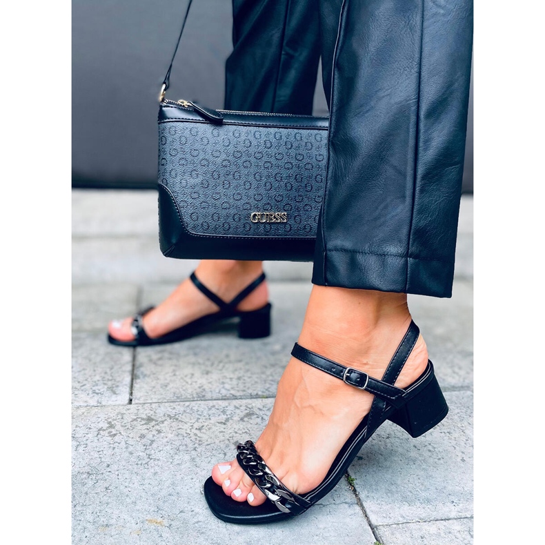 Daphne Schwarze Sandaletten mit niedrigem Absatz 1