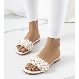 BM Weiße elegante Correra Hausschuhe 1