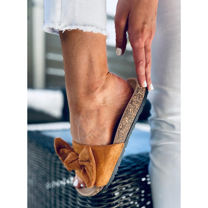 Kiara Camel Hausschuhe aus Kork braun 1