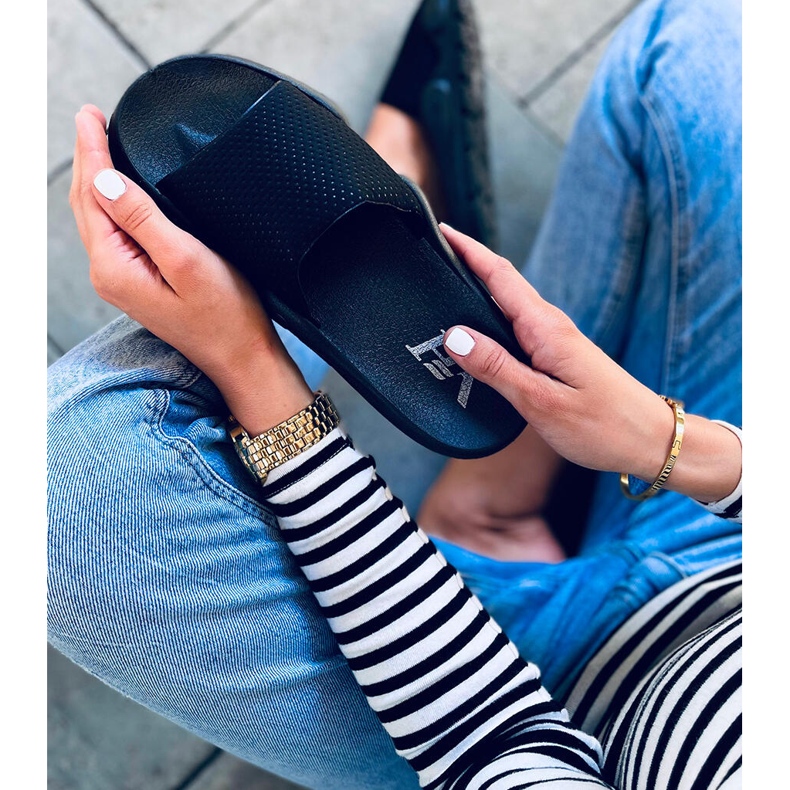 Wind Schwarze Damenhausschuhe 1