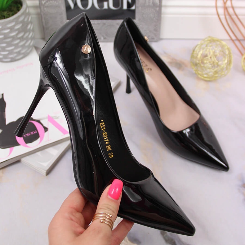 Schwarze Pumps mit Stiletto-Absatz von Vinceza 2