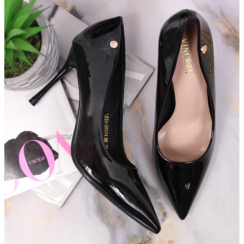 Schwarze Pumps mit Stiletto-Absatz von Vinceza 1