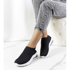 Schwarze Turnschuhe von Trudy 1