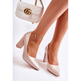 Vinceza Lederpumps an einer Stange in Spitz Beige Larea 1