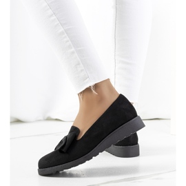 Schwarze Schuhe auf dem Poolse Wedge 1