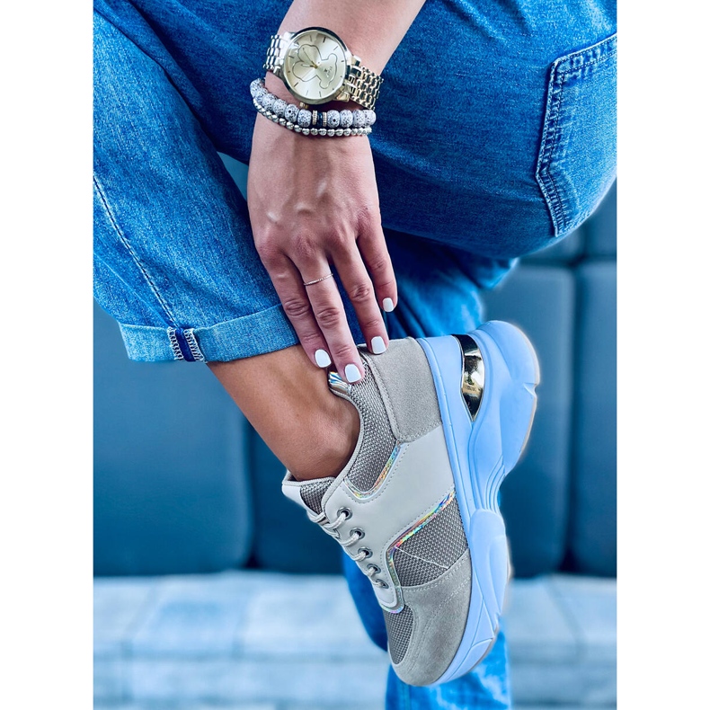 Sportschuhe auf einem verdeckten Toni Khaki Keilabsatz grün 1