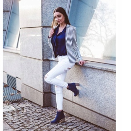 Olivier Frauen Lederstiefel mit erdbraunen High Heels isoliert 1