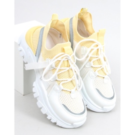 Aditi Sportschuhe mit gelben Socken weiß 2