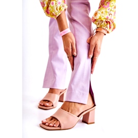 Klassische Leder-Flip-Flops in Nude-Rosa mit hohem Absatz 1
