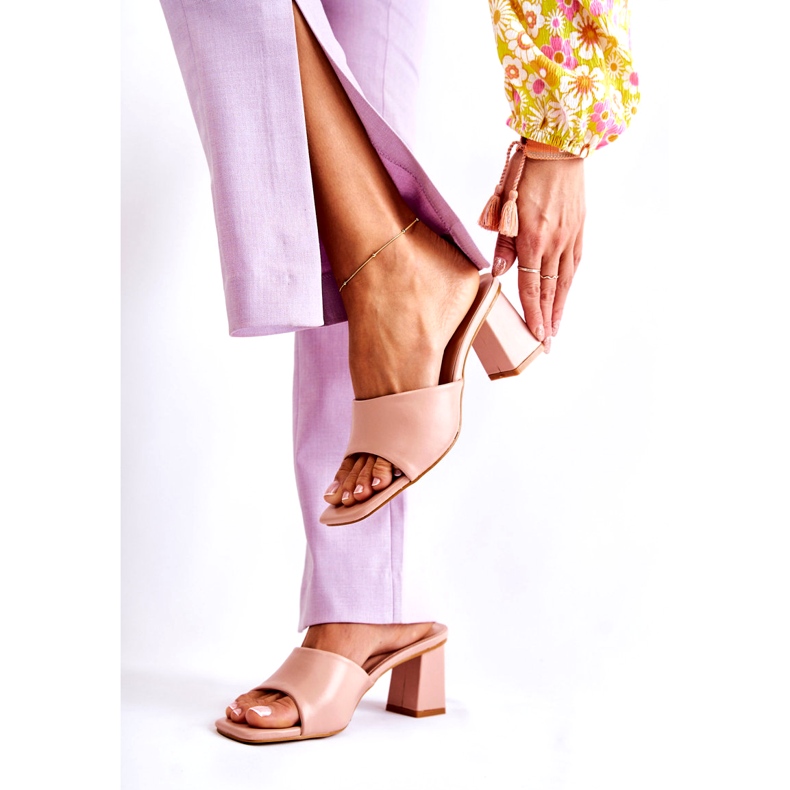 Klassische Leder-Flip-Flops in Nude-Rosa mit hohem Absatz 2