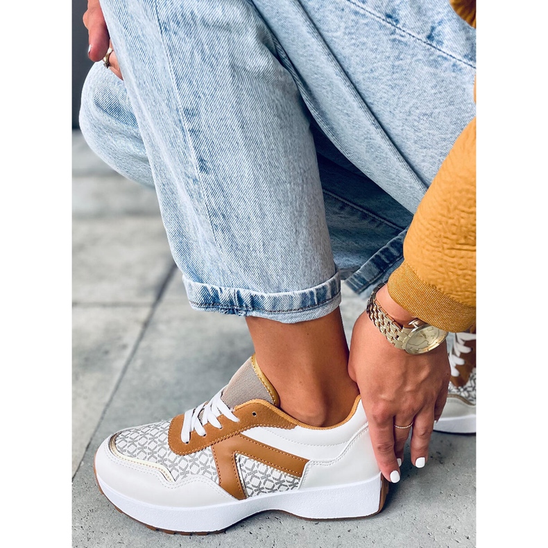 Akira weiße Turnschuhe braun 1