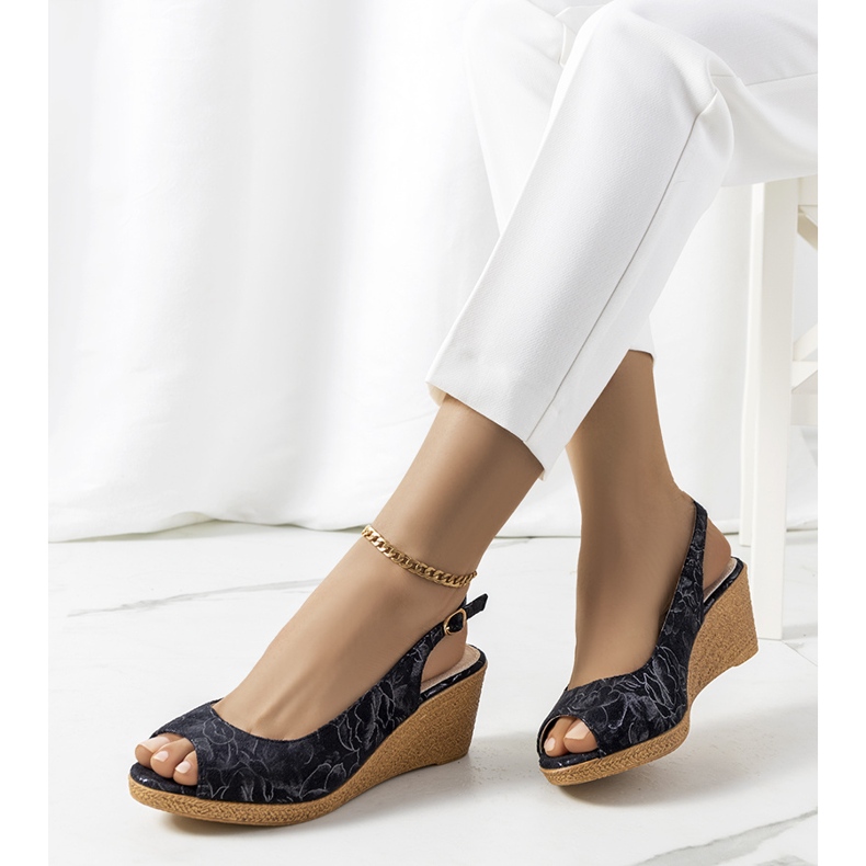 Keilsandalen von Beldesa in Schwarz 1