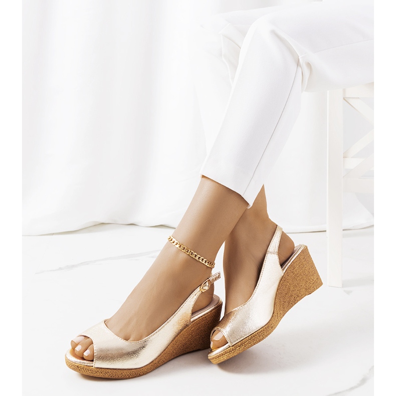 BM Goldene Keilsandalen von Beldes 1