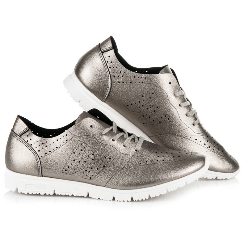 Silberne Turnschuhe grau 1