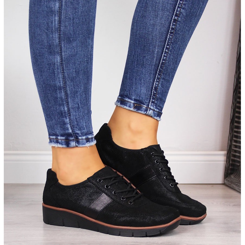 Damenschuhe aus Leder auf einem Keil schwarz und braun Filippo 1