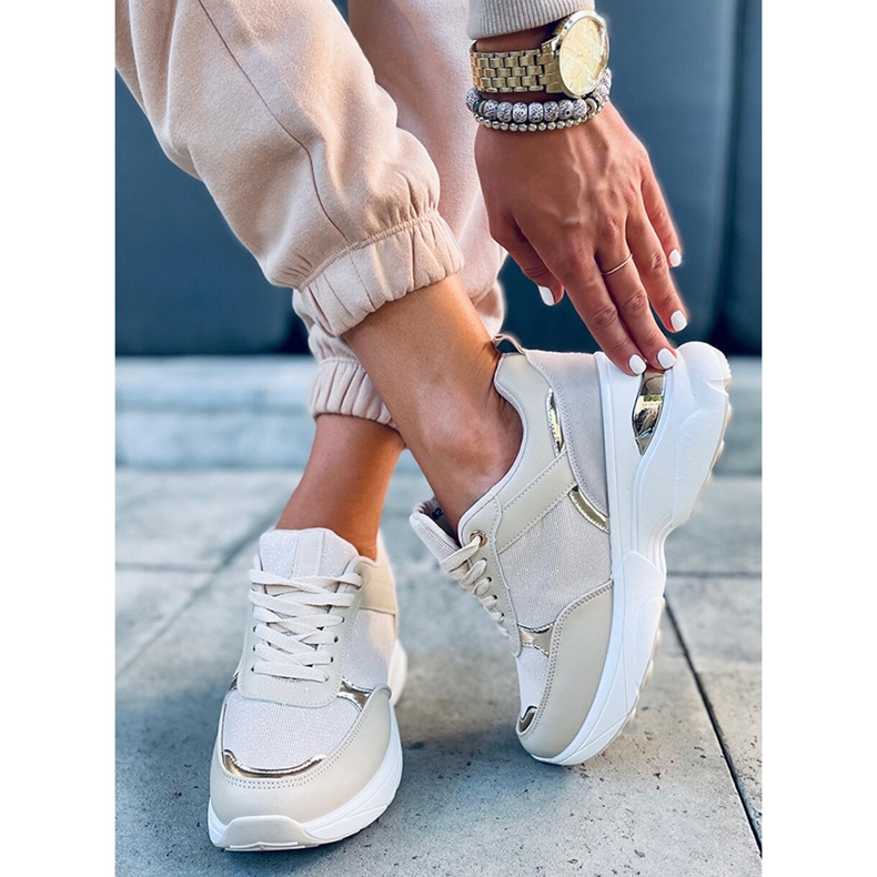 Sportschuhe auf einem versteckten Keilabsatz in Dafne Beige 1