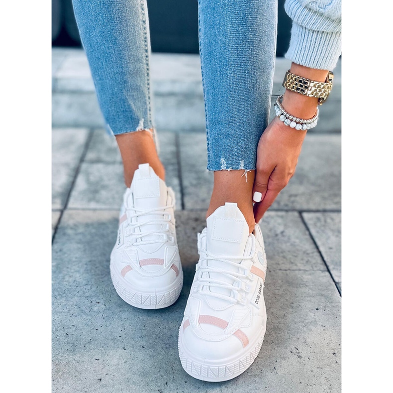 Knallblaue Turnschuhe weiß 1