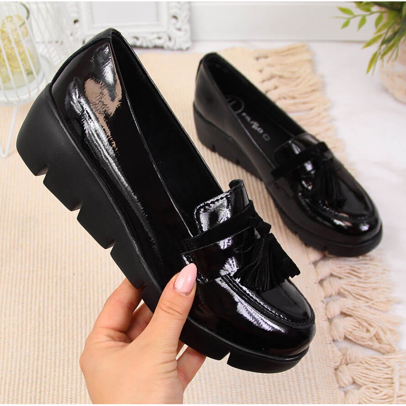 Damenschuhe aus schwarzem Lackleder Filippo 2