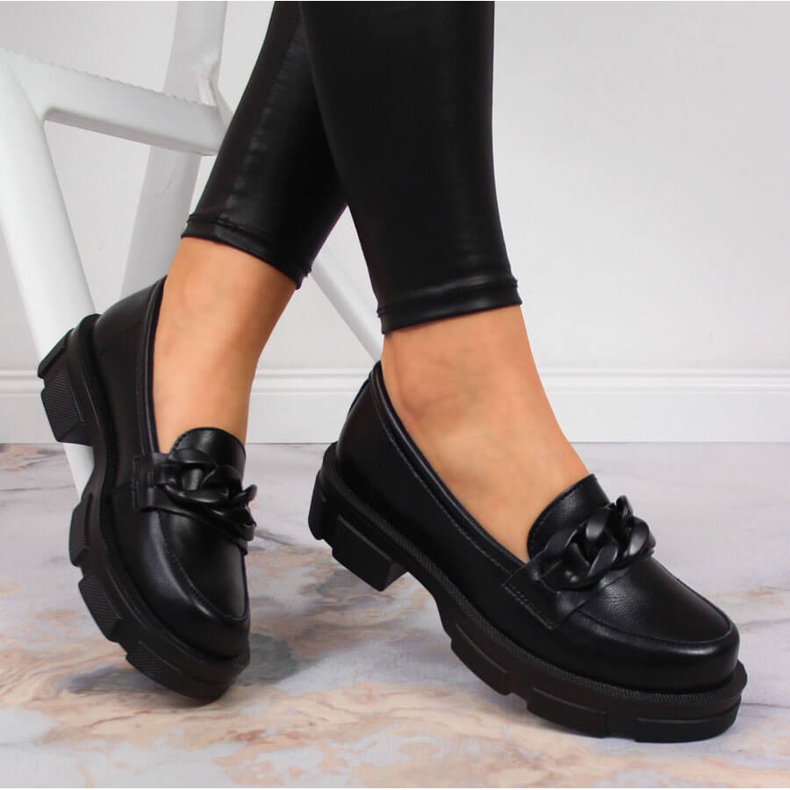 Damenschuhe aus schwarzem Leder mit Kette Filippo 1