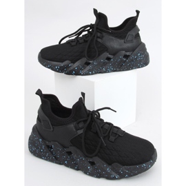 Indu Sportschuhe mit schwarzen Socken 2