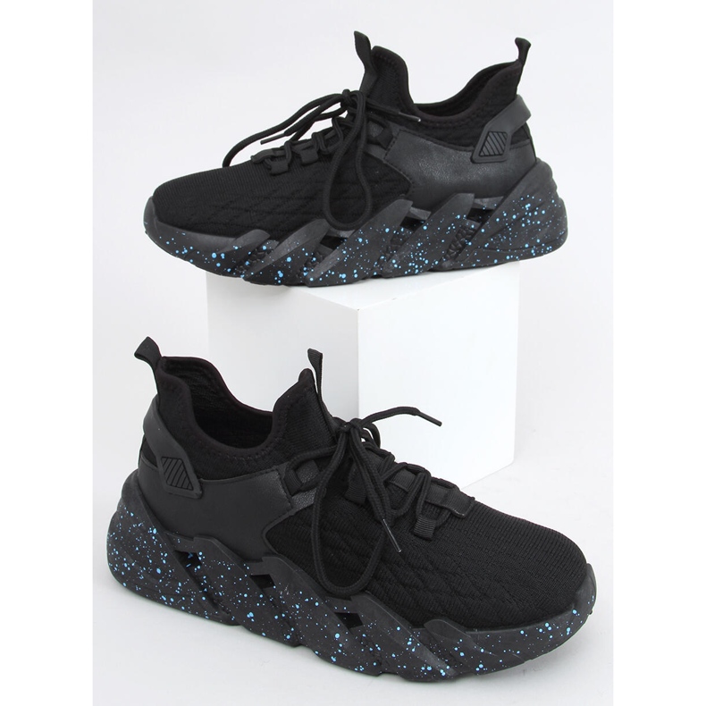 Indu Sportschuhe mit schwarzen Socken 2