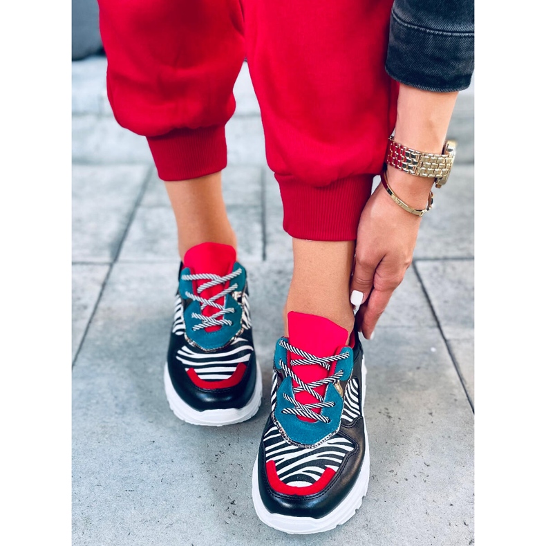 Yeva schwarze Turnschuhe 1