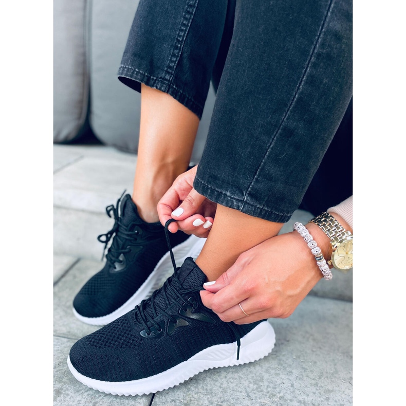 Schwarze Sportschuhe von Ivar Black 2