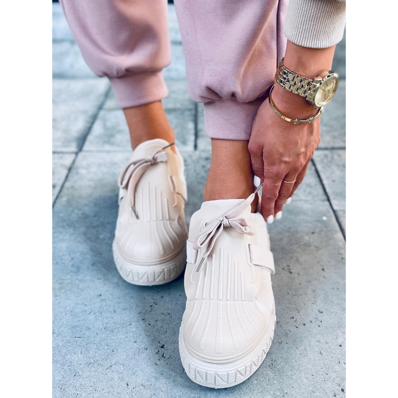 Melbo Beige Damenturnschuhe 1