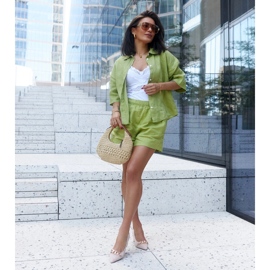 Beige Pumps auf dem Makka-Pfosten 1