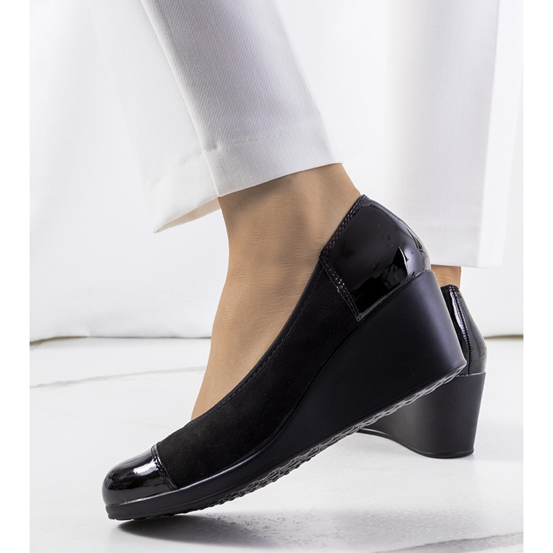 PA1 Schwarze Pumps auf dem Janeiro Wedge 2