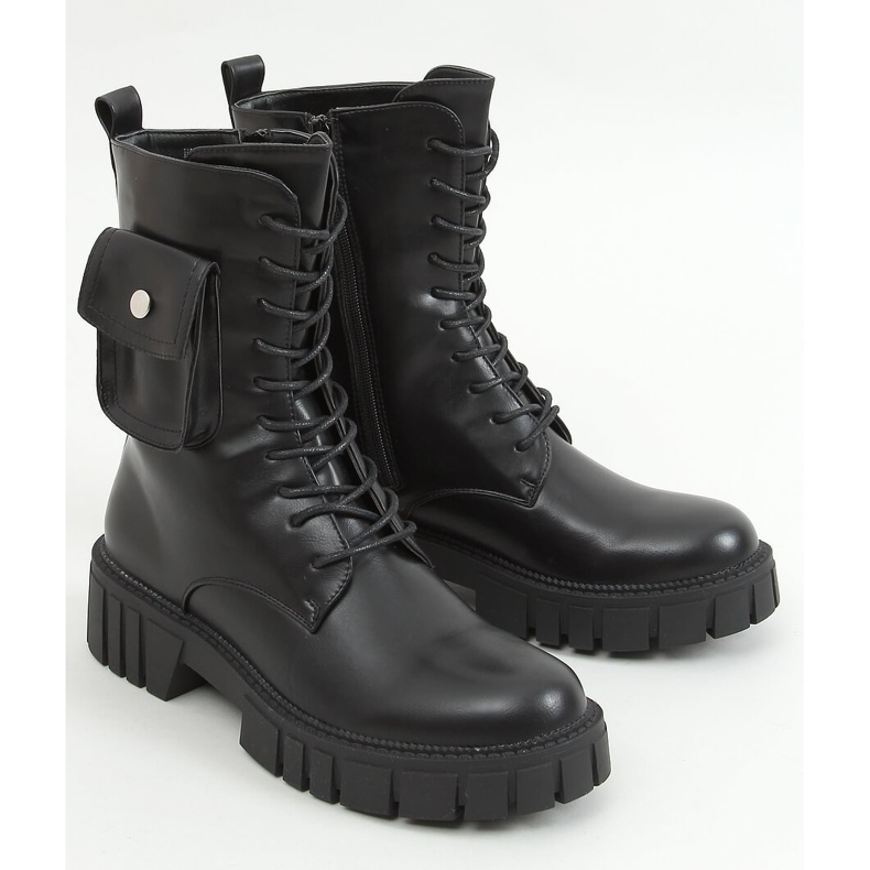 Arbeiter mit einer Maruna Black-Geldbörse schwarz 1