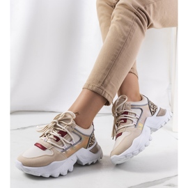 Beige Turnschuhe von Amarillo golden 1