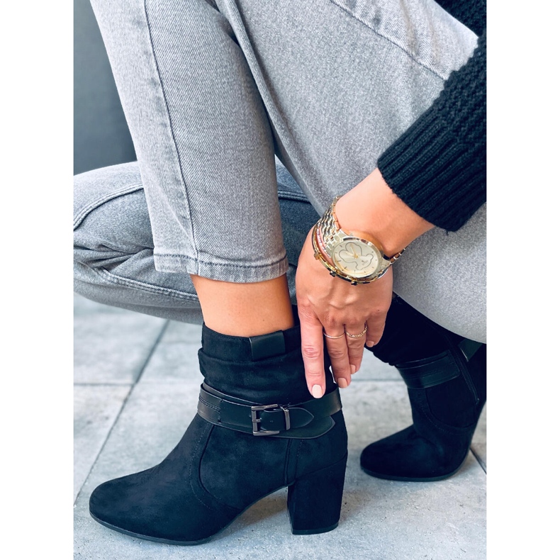 Terr Schwarze Wildlederstiefel mit Absatz 1